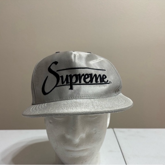 Rare Supreme Silver Cap 5 Panel Metallic
Logo Streetwear - Picture 13 of 13